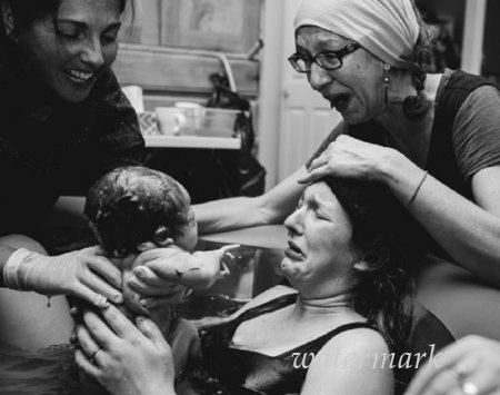 უფრო და უფრო მეტი ქალი ირჩევს სახლში მშობიარობას, აი რატომ ! უფრო და უფრო მეტი ქალი ირჩევს სახლში მშობიარობას, აი რატომ !