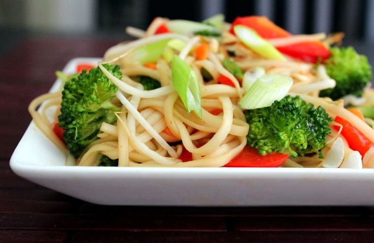 \"ჩიტის ბუდე\" - ულამაზესი სალათა ღორის ხორცითა და ვერმიშელით