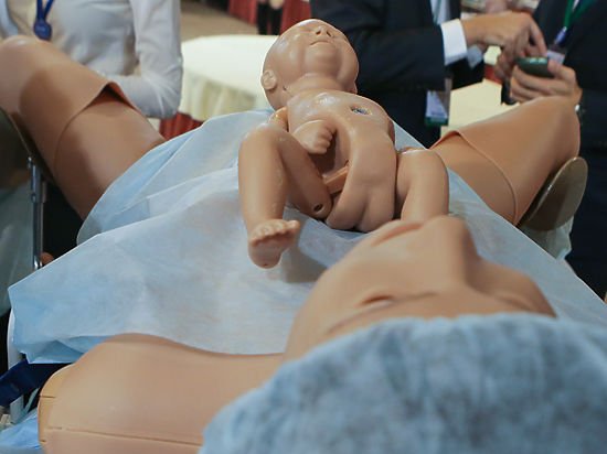 მშობიარობის იმიტაცია...ნახეთ როგორ იბადება ადმაიანი დეტალებში