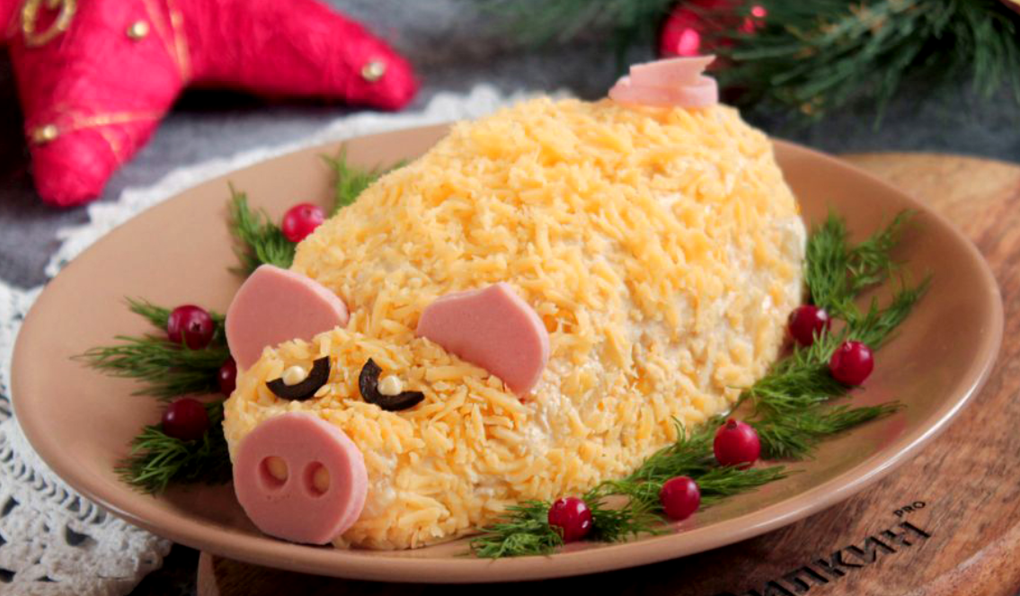 საახალწლო სალათი ‘’გოჭი’’ ქათმის ხორცით და ანანასით